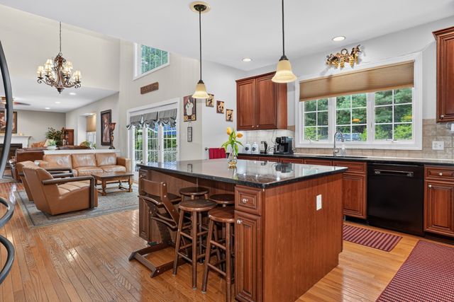 18 Valley View Dr, Grafton, MA 01536