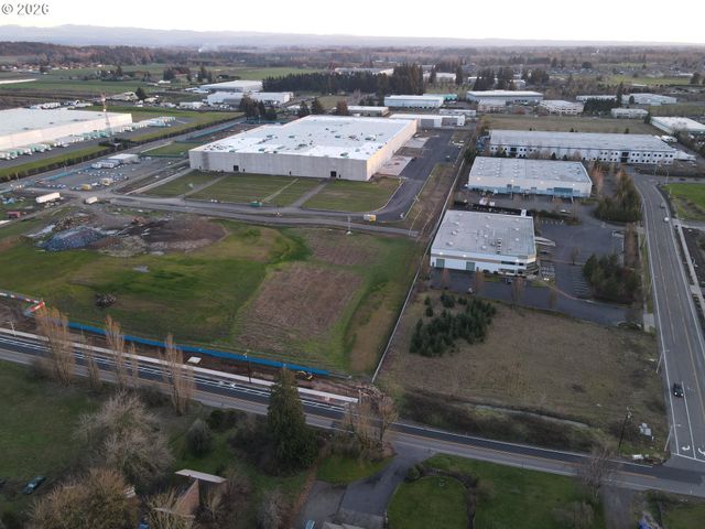 105 S HAZEL DELL Way, Canby, OR 97013