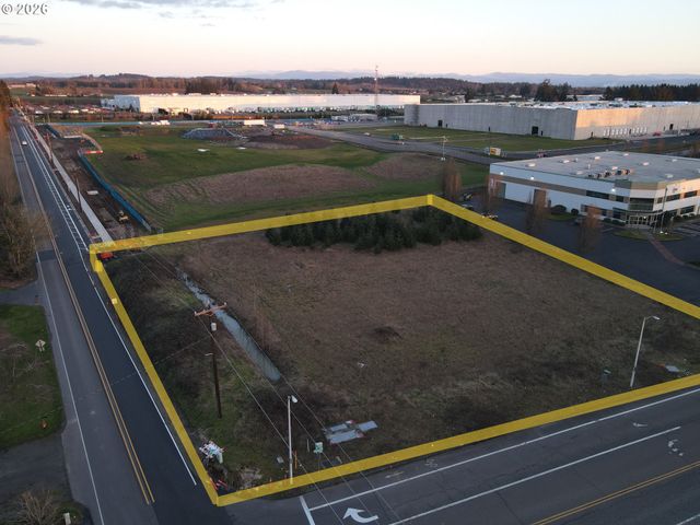 105 S HAZEL DELL Way, Canby, OR 97013