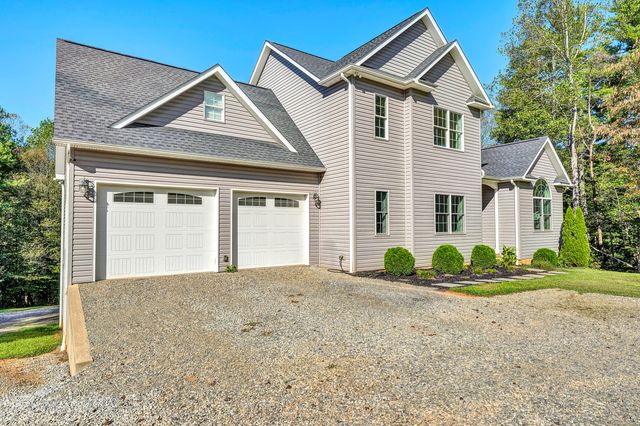 160 Blue Ridge LN, Rocky Mount, VA 24151