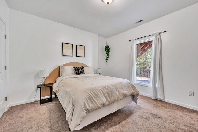 160 Blue Ridge LN, Rocky Mount, VA 24151