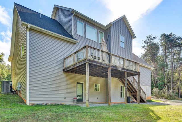 160 Blue Ridge LN, Rocky Mount, VA 24151