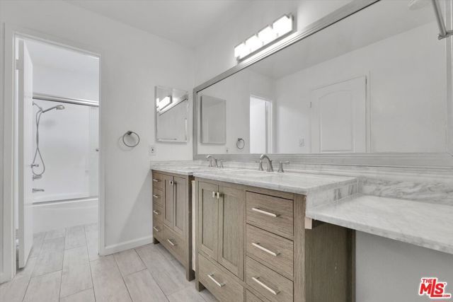 8535 W West Knoll Drive 111, West Hollywood, CA 90069