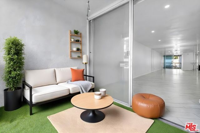 8535 W West Knoll Drive 111, West Hollywood, CA 90069