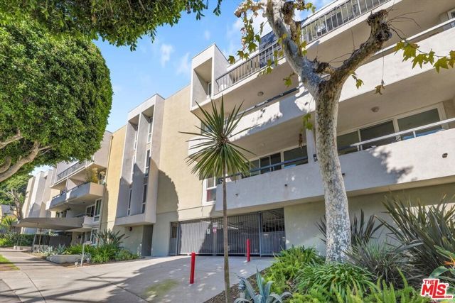 8535 W West Knoll Drive 111, West Hollywood, CA 90069