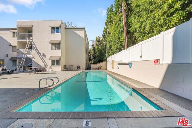 8535 W West Knoll Drive 111, West Hollywood, CA 90069