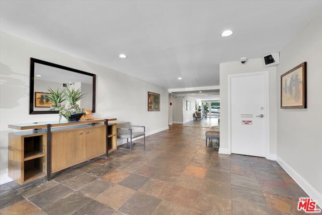 8535 W West Knoll Drive 111, West Hollywood, CA 90069