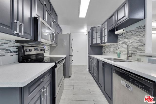 8535 W West Knoll Drive 111, West Hollywood, CA 90069