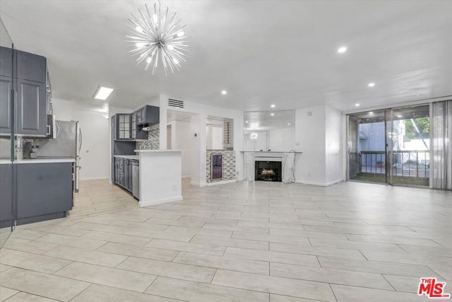 8535 W West Knoll Drive 111, West Hollywood, CA 90069