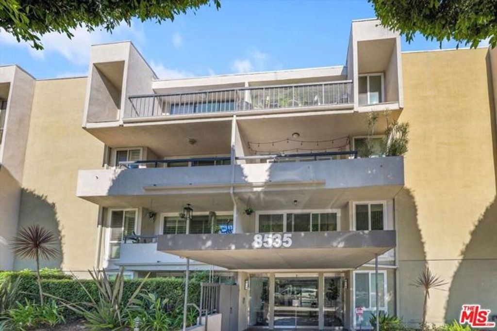 8535 W West Knoll Drive 111, West Hollywood, CA 90069