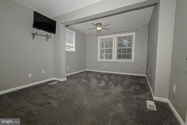 20 MEADOW RD, New Castle, DE 19720