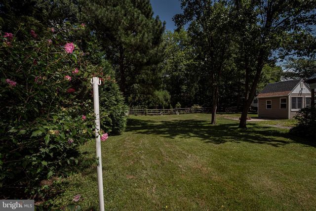 20 MEADOW RD, New Castle, DE 19720