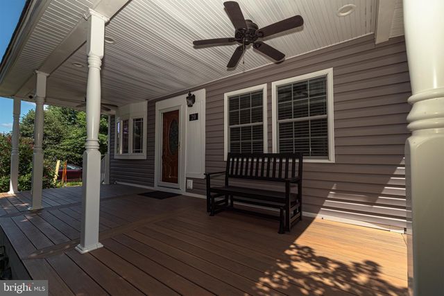 20 MEADOW RD, New Castle, DE 19720