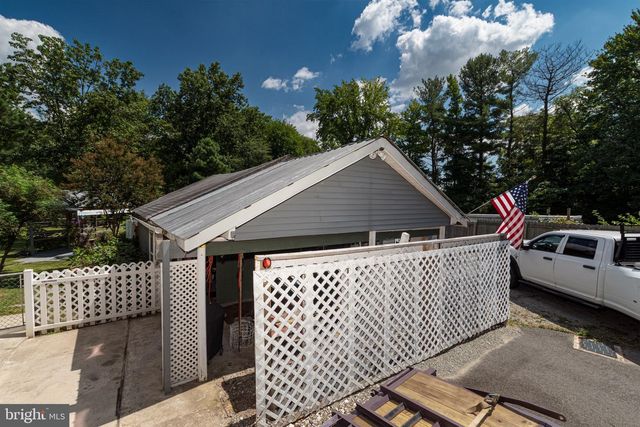 20 MEADOW RD, New Castle, DE 19720