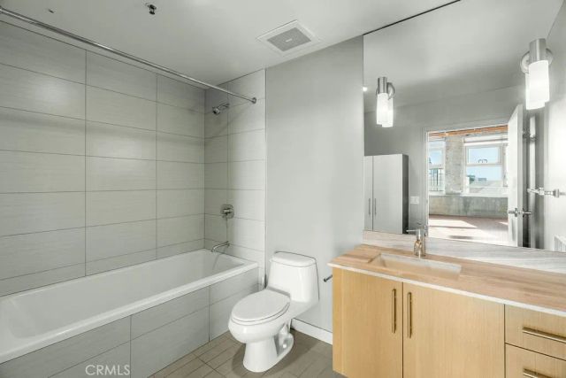 530 S Hewitt, Los Angeles, CA 90013