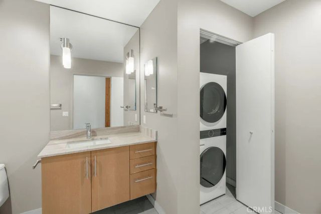 530 S Hewitt, Los Angeles, CA 90013