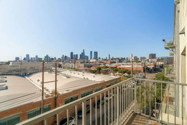 530 S Hewitt, Los Angeles, CA 90013