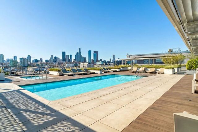 530 S Hewitt, Los Angeles, CA 90013