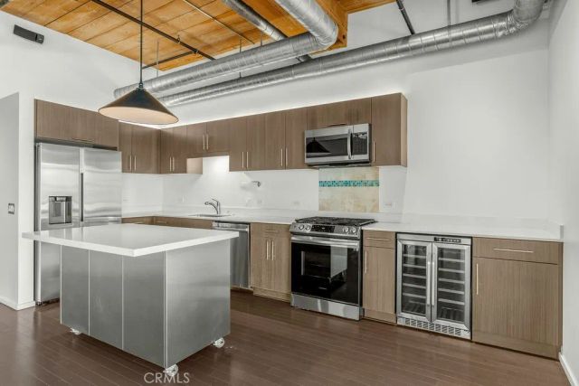 530 S Hewitt, Los Angeles, CA 90013