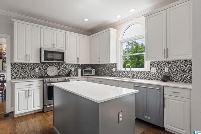 121 SOUTHVIEW LANE, Hoover, AL 35244