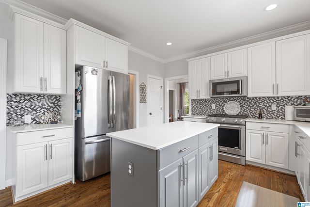 121 SOUTHVIEW LANE, Hoover, AL 35244