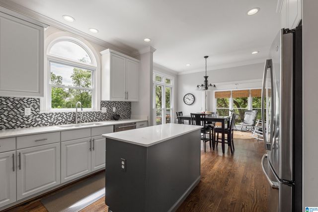 121 SOUTHVIEW LANE, Hoover, AL 35244