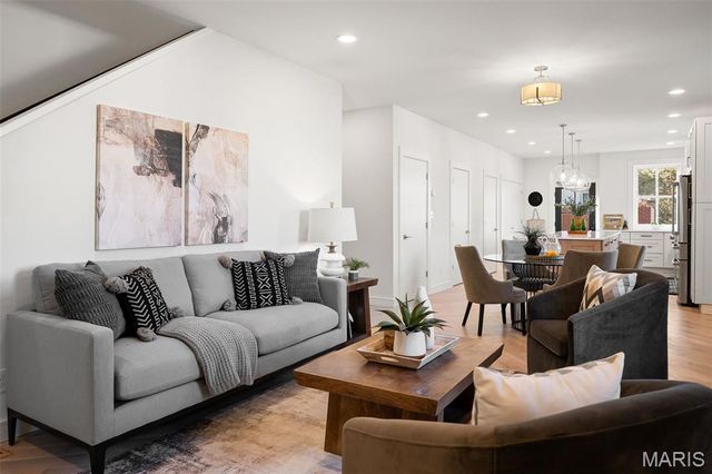 1201 Mackay Place, St Louis, MO 63104