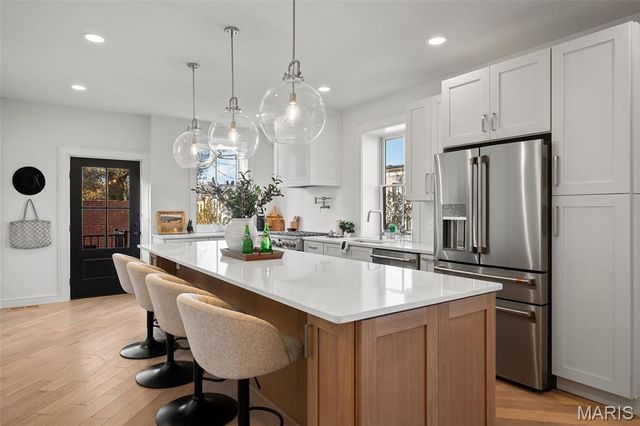 1201 Mackay Place, St Louis, MO 63104