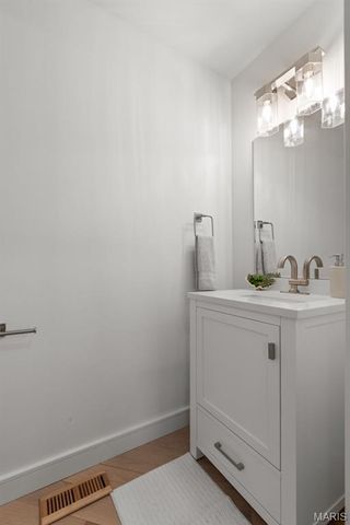 1201 Mackay Place, St Louis, MO 63104