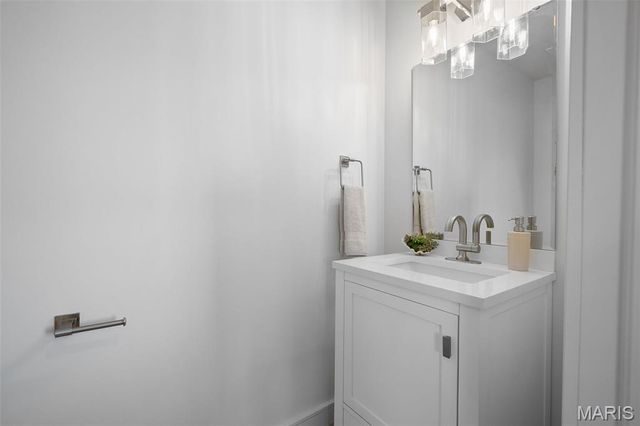 1201 Mackay Place, St Louis, MO 63104