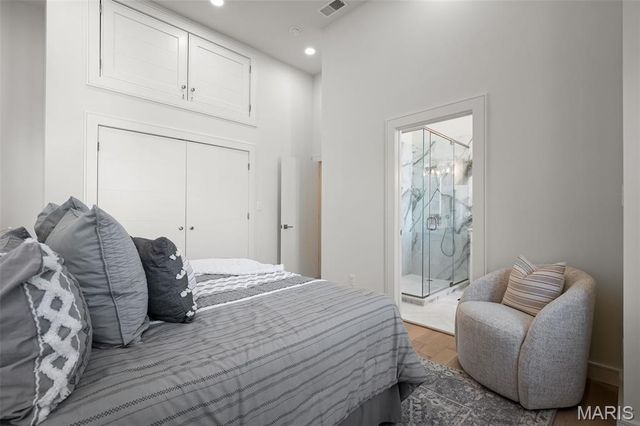 1201 Mackay Place, St Louis, MO 63104