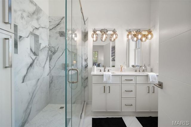 1201 Mackay Place, St Louis, MO 63104