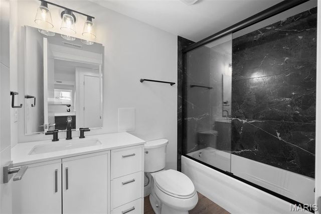 1201 Mackay Place, St Louis, MO 63104