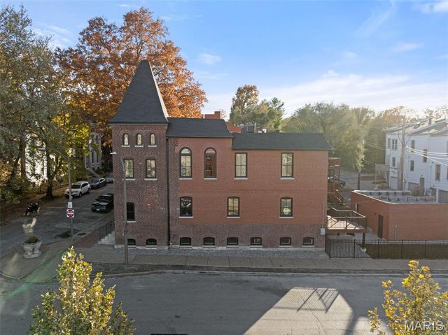 1201 Mackay Place, St Louis, MO 63104