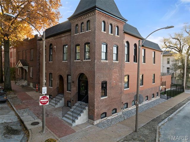 1201 Mackay Place, St Louis, MO 63104