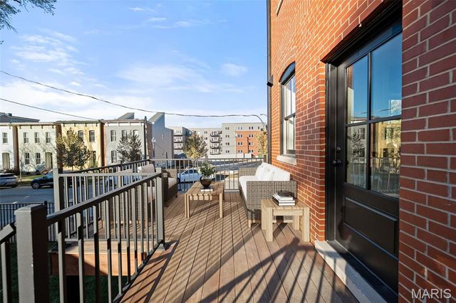 1201 Mackay Place, St Louis, MO 63104