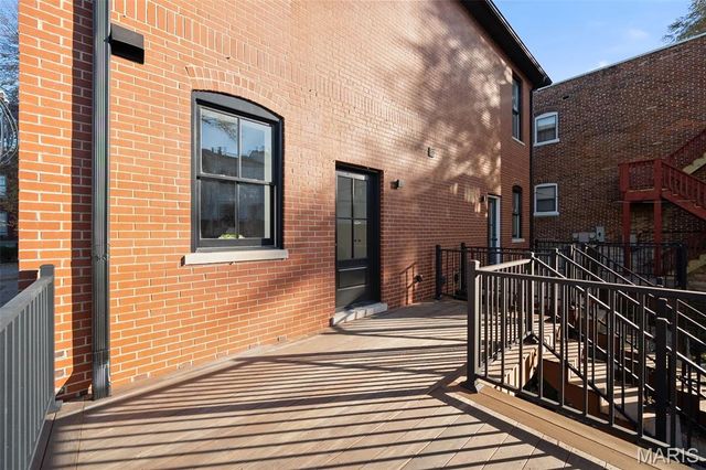 1201 Mackay Place, St Louis, MO 63104