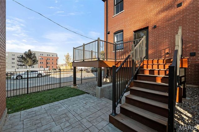 1201 Mackay Place, St Louis, MO 63104