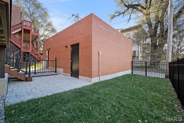 1201 Mackay Place, St Louis, MO 63104