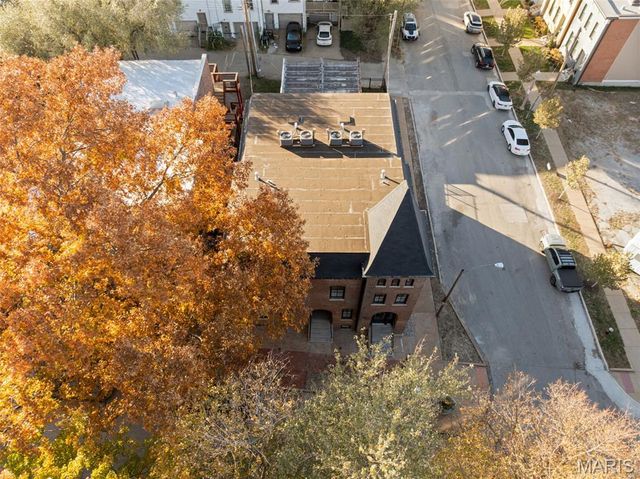 1201 Mackay Place, St Louis, MO 63104