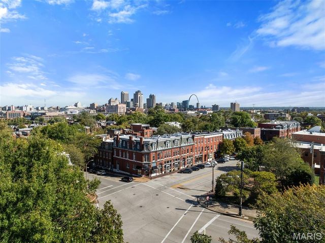 1201 Mackay Place, St Louis, MO 63104