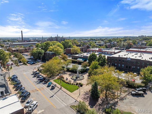 1201 Mackay Place, St Louis, MO 63104