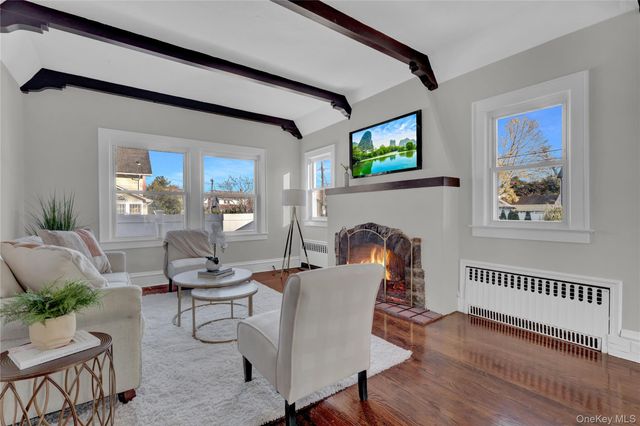 64 W Milton Street, Freeport, NY 11520