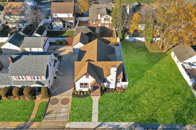 64 W Milton Street, Freeport, NY 11520