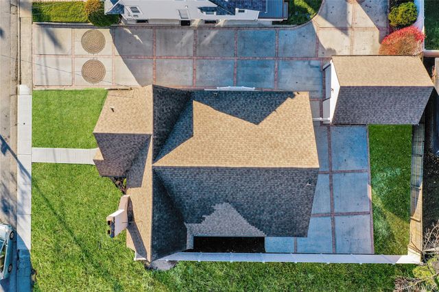 64 W Milton Street, Freeport, NY 11520