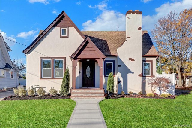 64 W Milton Street, Freeport, NY 11520