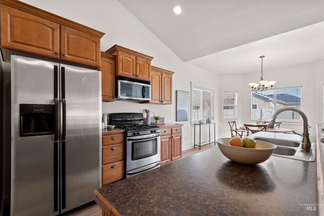 710 W Cedar Pointe Way, Nampa, ID 83686