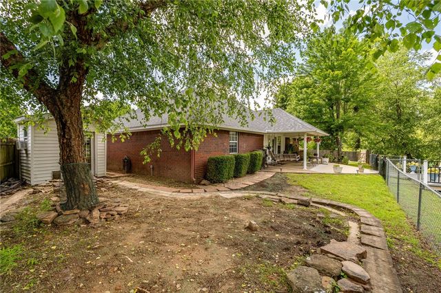 302 Cedar Creek Drive, Van Buren, AR 72956