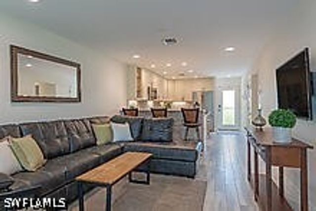 1417 Chesapeake AVE 202, Naples, FL 34102