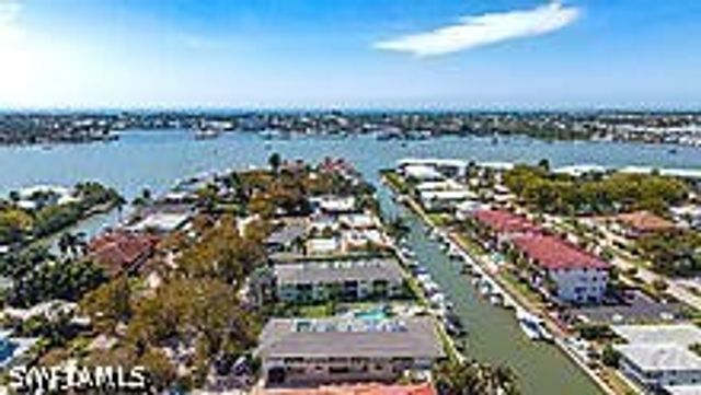 1417 Chesapeake AVE 202, Naples, FL 34102